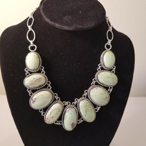 SPLENDID NECKLACE NWOT